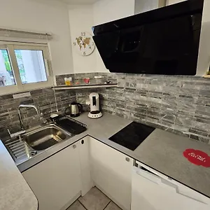 F2 Entièrement Refait à Neuf En 2021 + Parking. Appartement Grasse